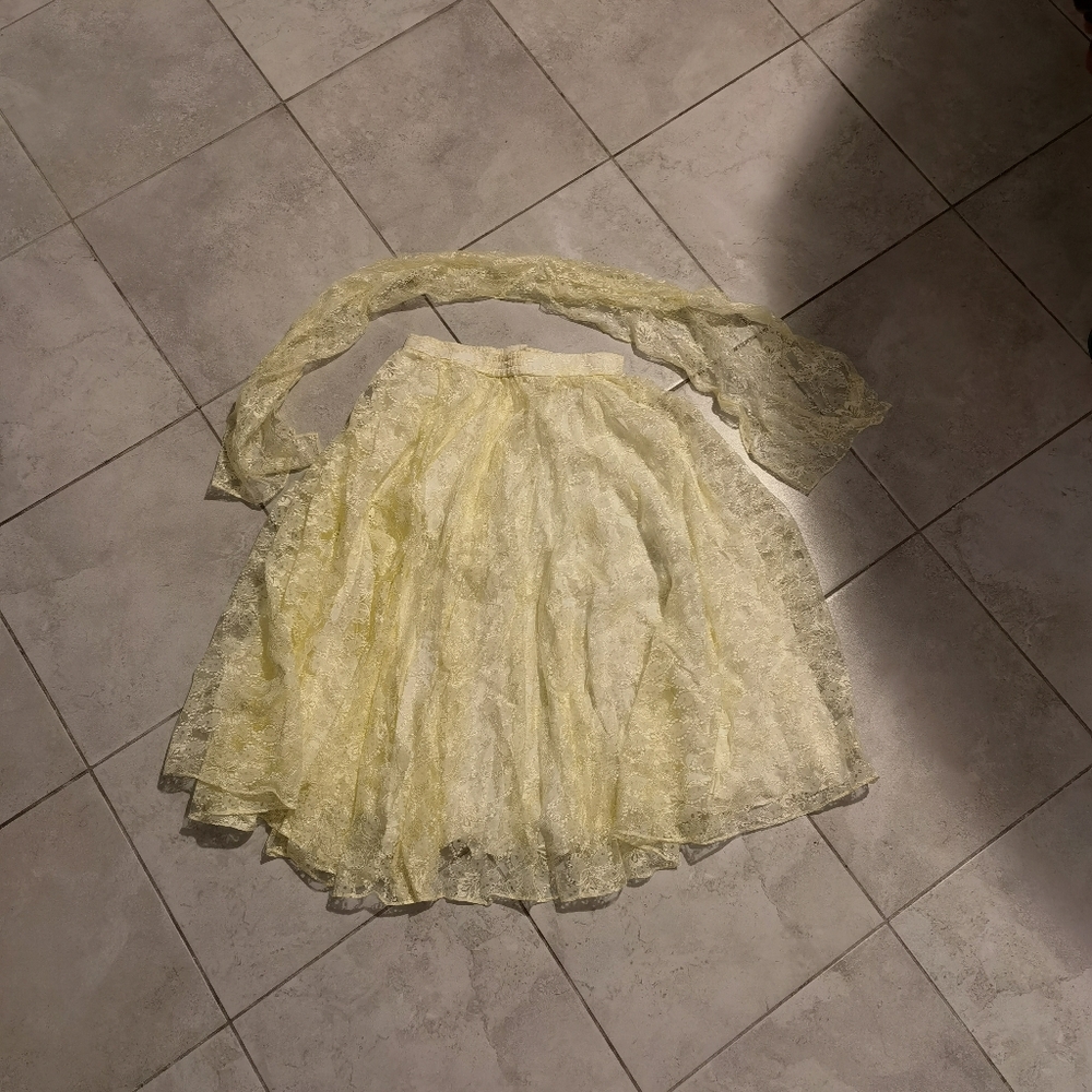 yellow lace midi skirt.with belt. NWT
